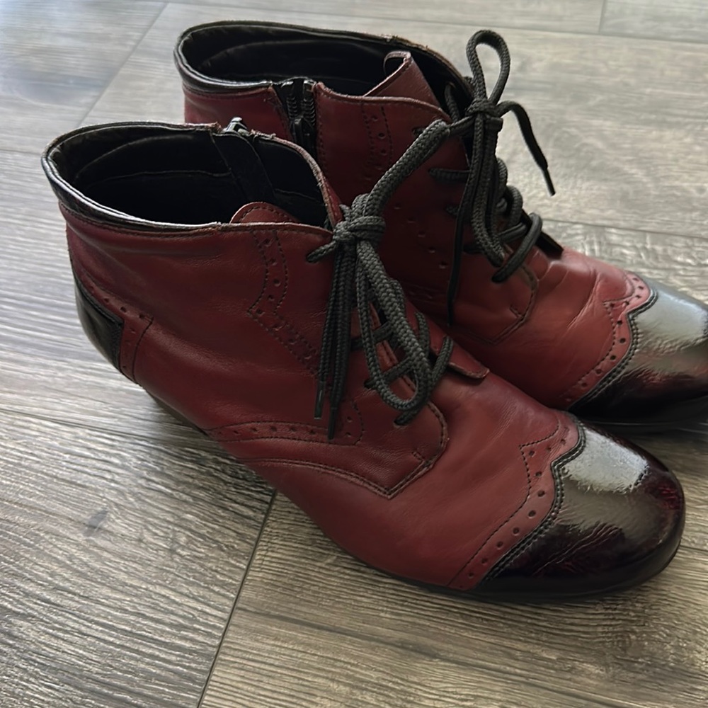 Remonte Ankle Boots Woman’s 40 Mix Red Leather w/ patent leather burgundy toe.